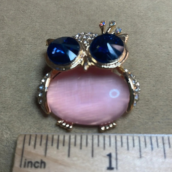 Pink Owl with Blue Eyes Brooch - Picture 4 of 4
